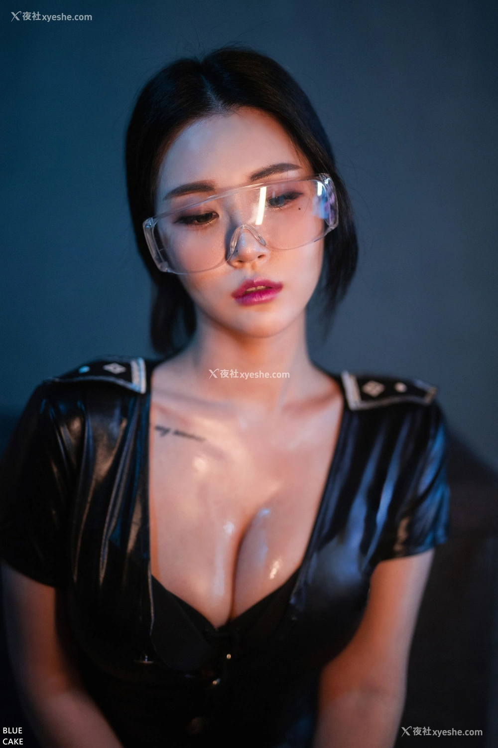 1P - [BLUECAKE] Bomi – Siren