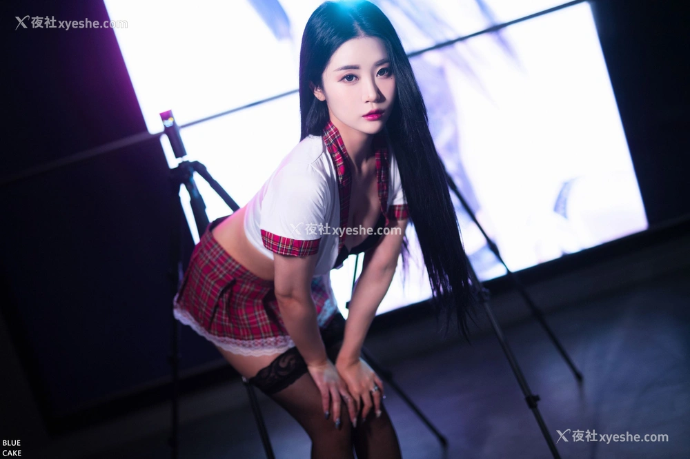 1P - [BLUECAKE] Bomi – Siren