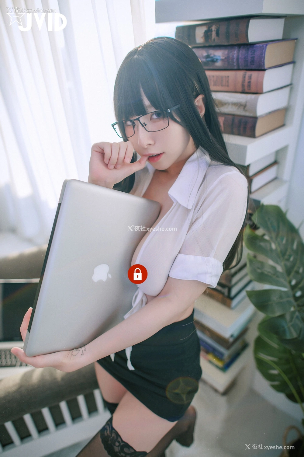 1P - 黎菲儿《色色的女同事加班时的脱衣诱惑》