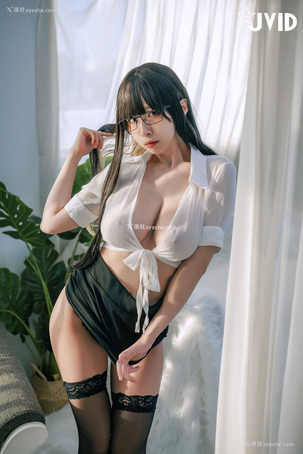 1P - 黎菲儿《色色的女同事加班时的脱衣诱惑》