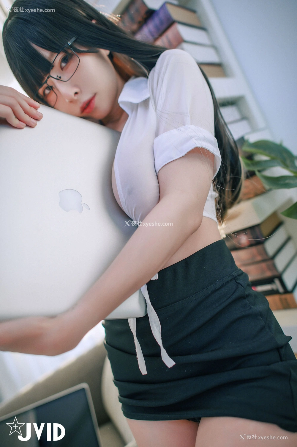 1P - 黎菲儿《色色的女同事加班时的脱衣诱惑》