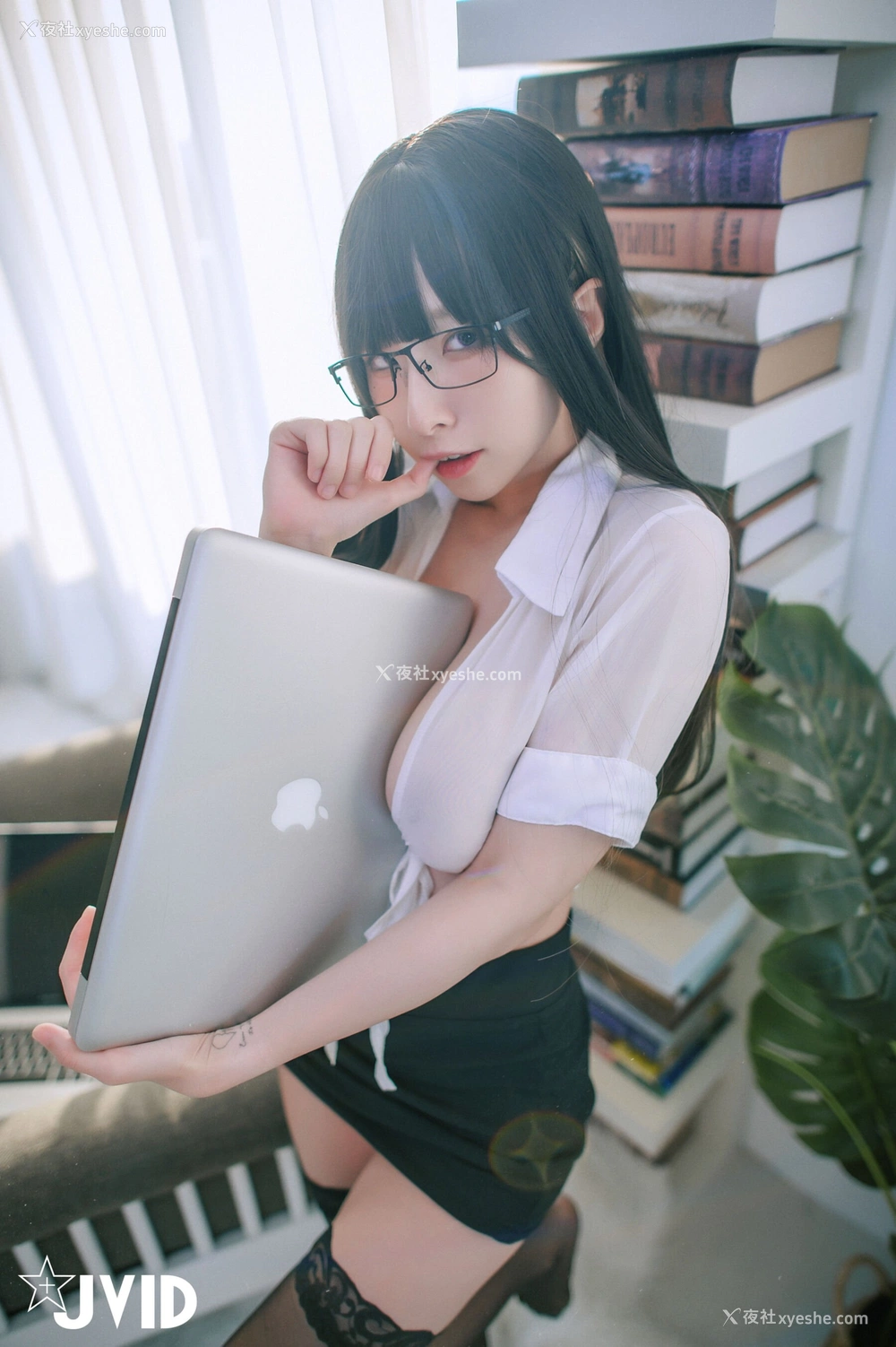 1P - 黎菲儿《色色的女同事加班时的脱衣诱惑》