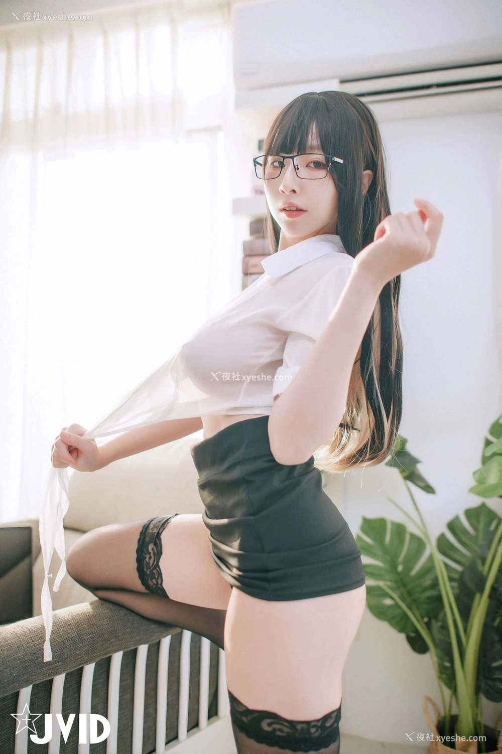 1P - 黎菲儿《色色的女同事加班时的脱衣诱惑》