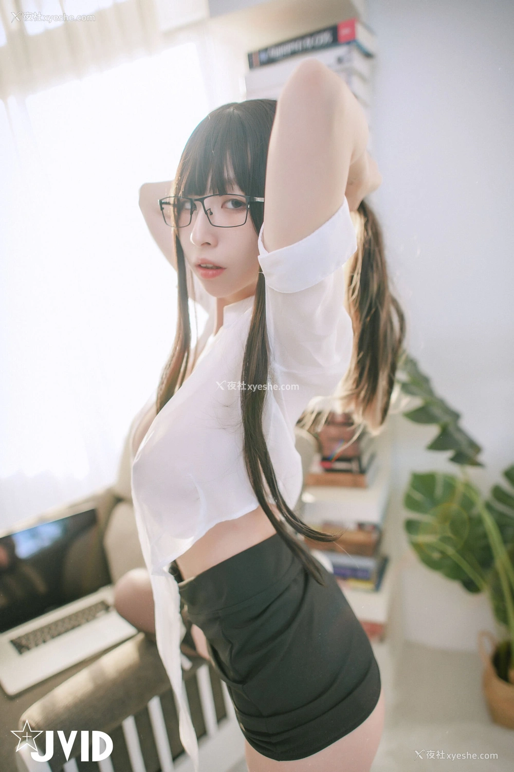 1P - 黎菲儿《色色的女同事加班时的脱衣诱惑》