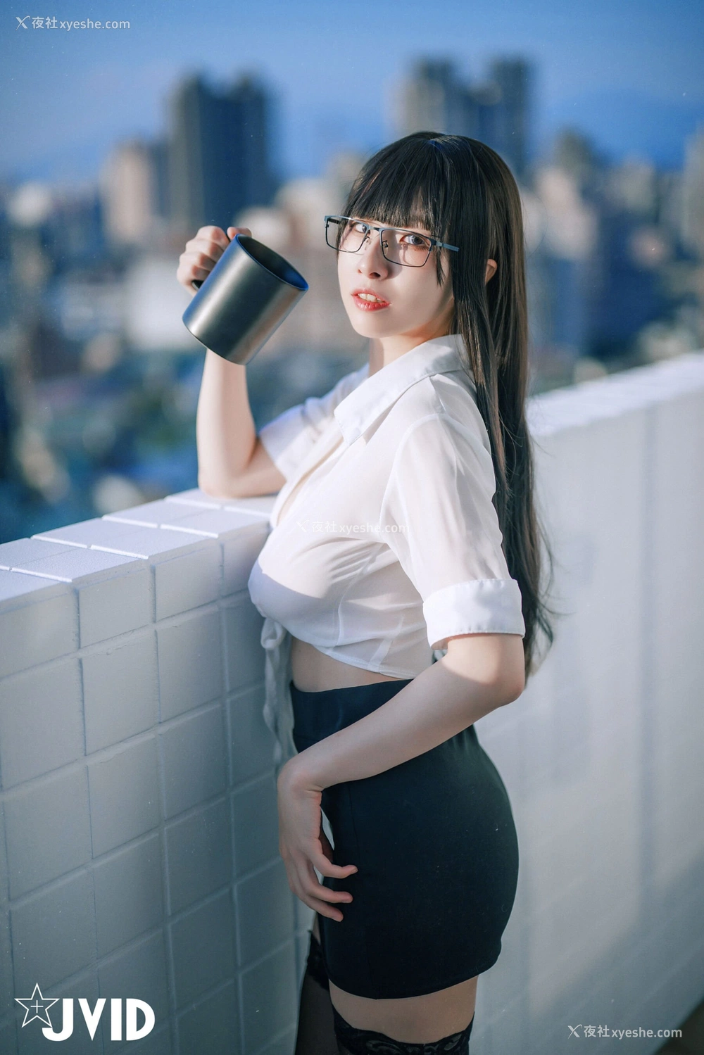 1P - 黎菲儿《色色的女同事加班时的脱衣诱惑》