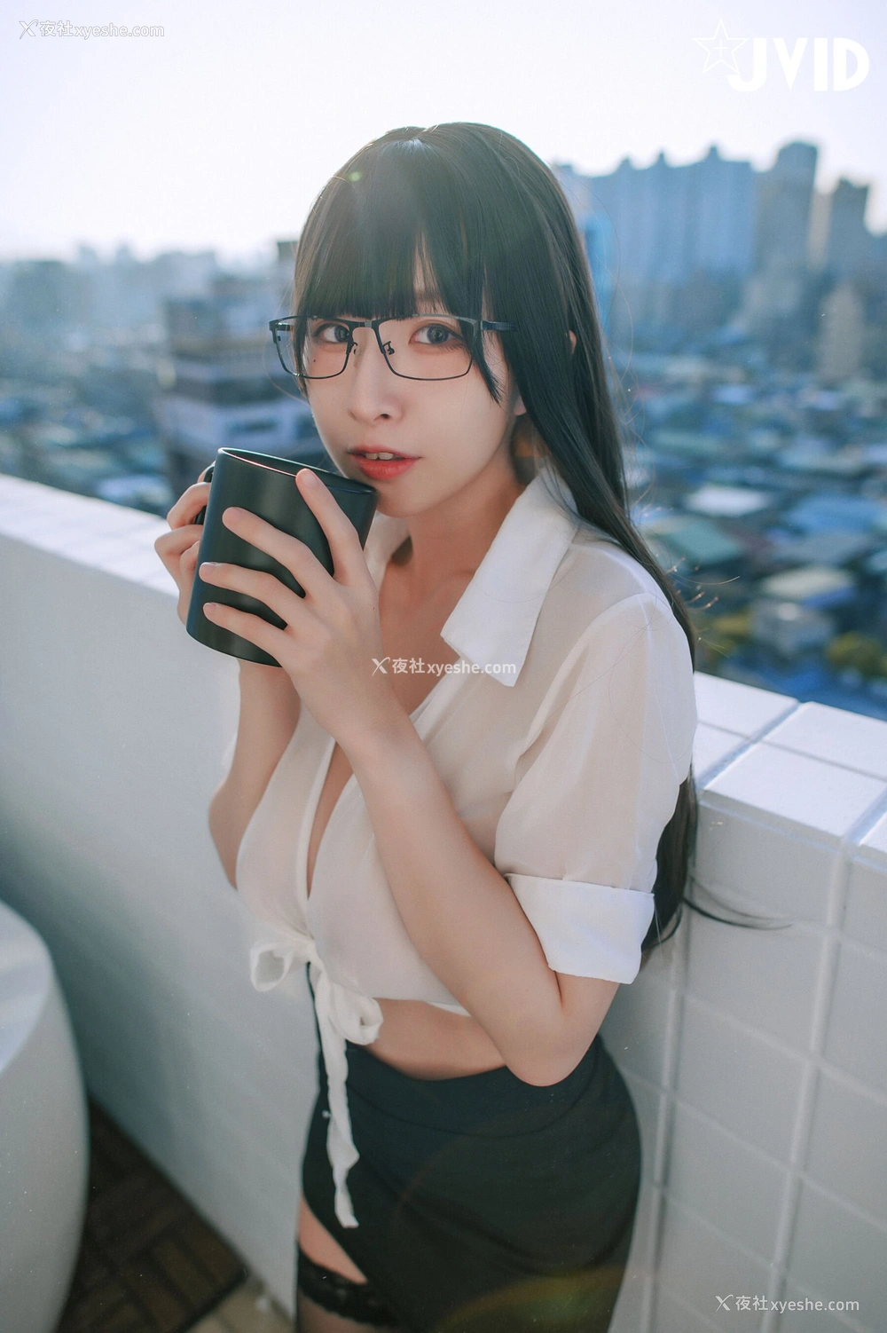 1P - 黎菲儿《色色的女同事加班时的脱衣诱惑》