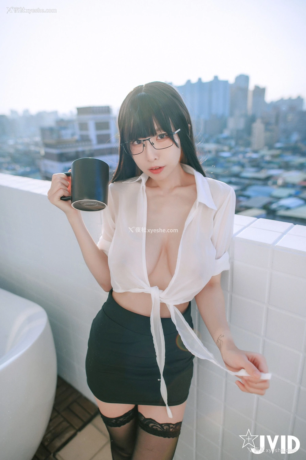1P - 黎菲儿《色色的女同事加班时的脱衣诱惑》