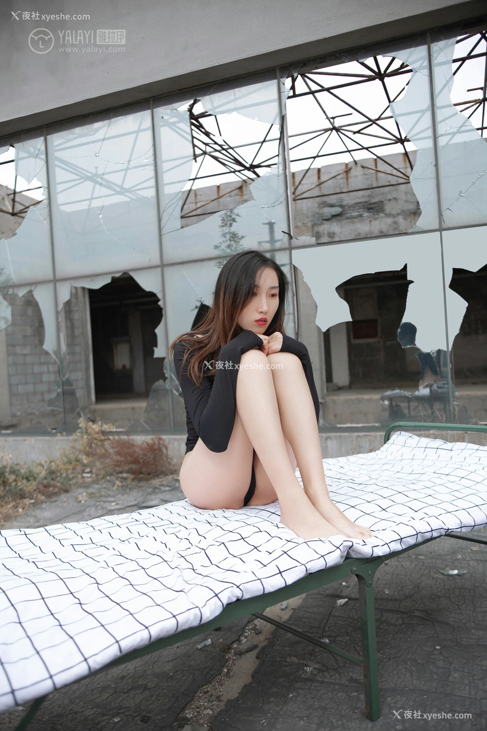 1P - [YALAYI雅拉伊] Y122 熏儿《黑色禁地》