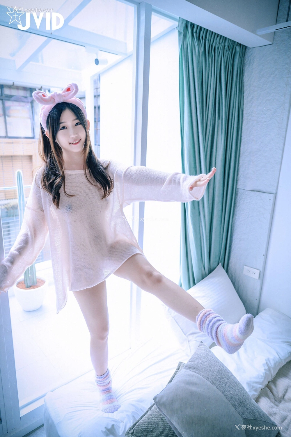 1P - 肉包《JVID 首次极品映入眼帘！》