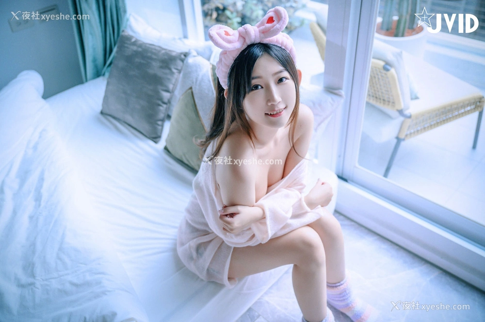 1P - 肉包《JVID 首次极品映入眼帘！》