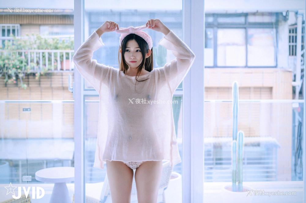 1P - 肉包《JVID 首次极品映入眼帘！》