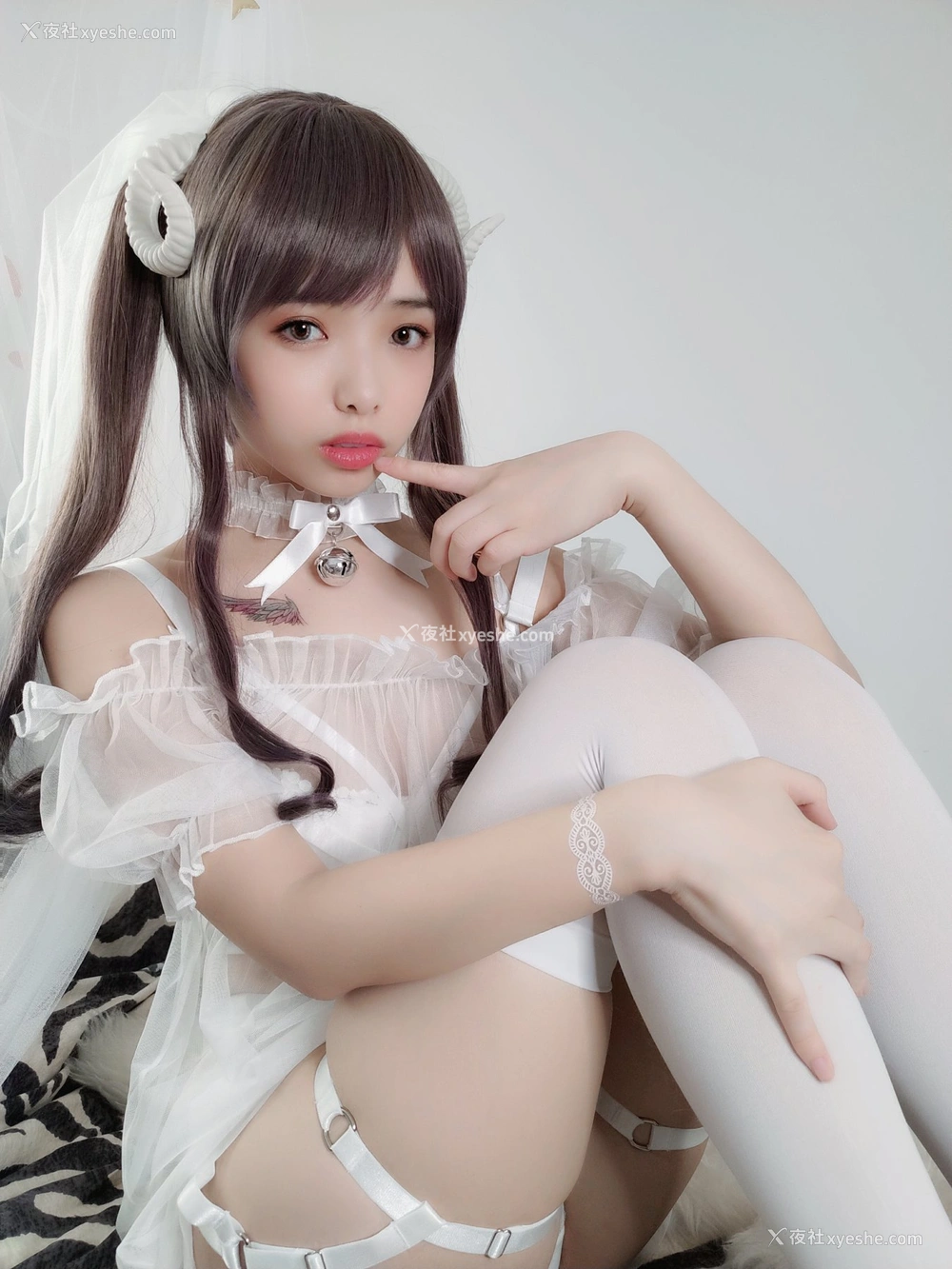 1P - 雯妹不讲道理 – 绵羊白色绑带
