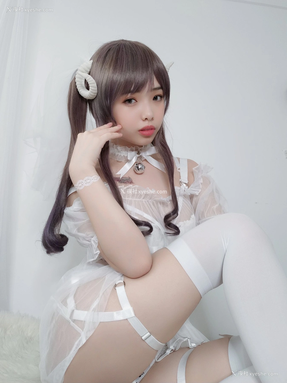 1P - 雯妹不讲道理 – 绵羊白色绑带