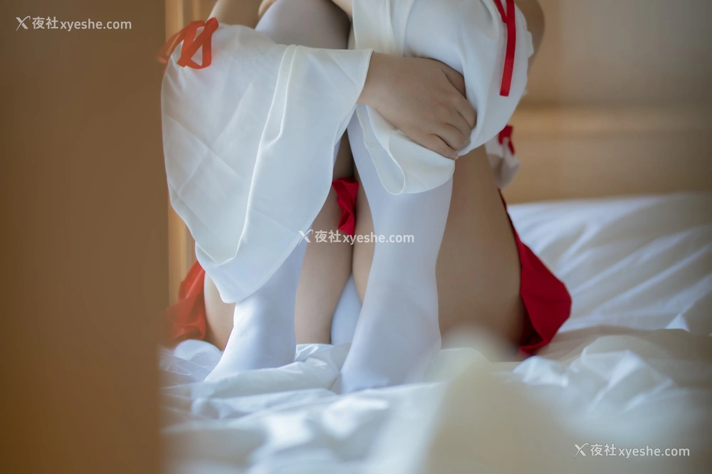 1P - Neko-薇薇 – 巫女