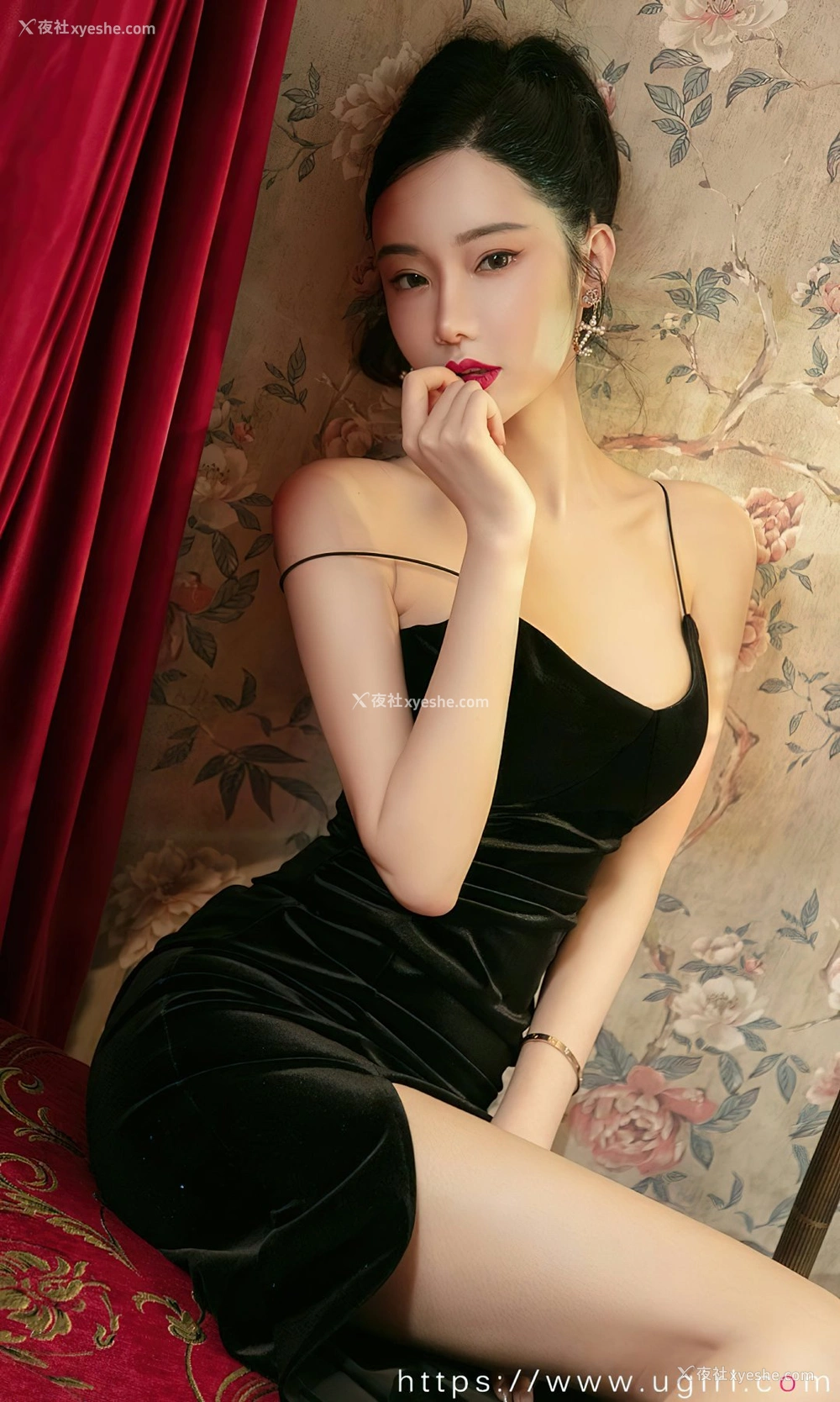 1P - [Ugirls尤果网]爱尤物专辑 No.2456 萌琪琪 唯美诗篇