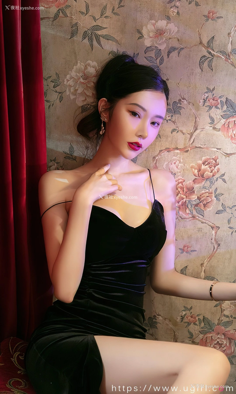 1P - [Ugirls尤果网]爱尤物专辑 No.2456 萌琪琪 唯美诗篇