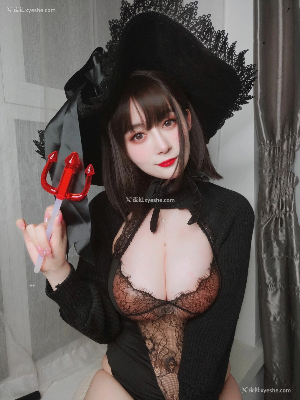 1P - Coser小姐姐白银 – 柴郡魔女