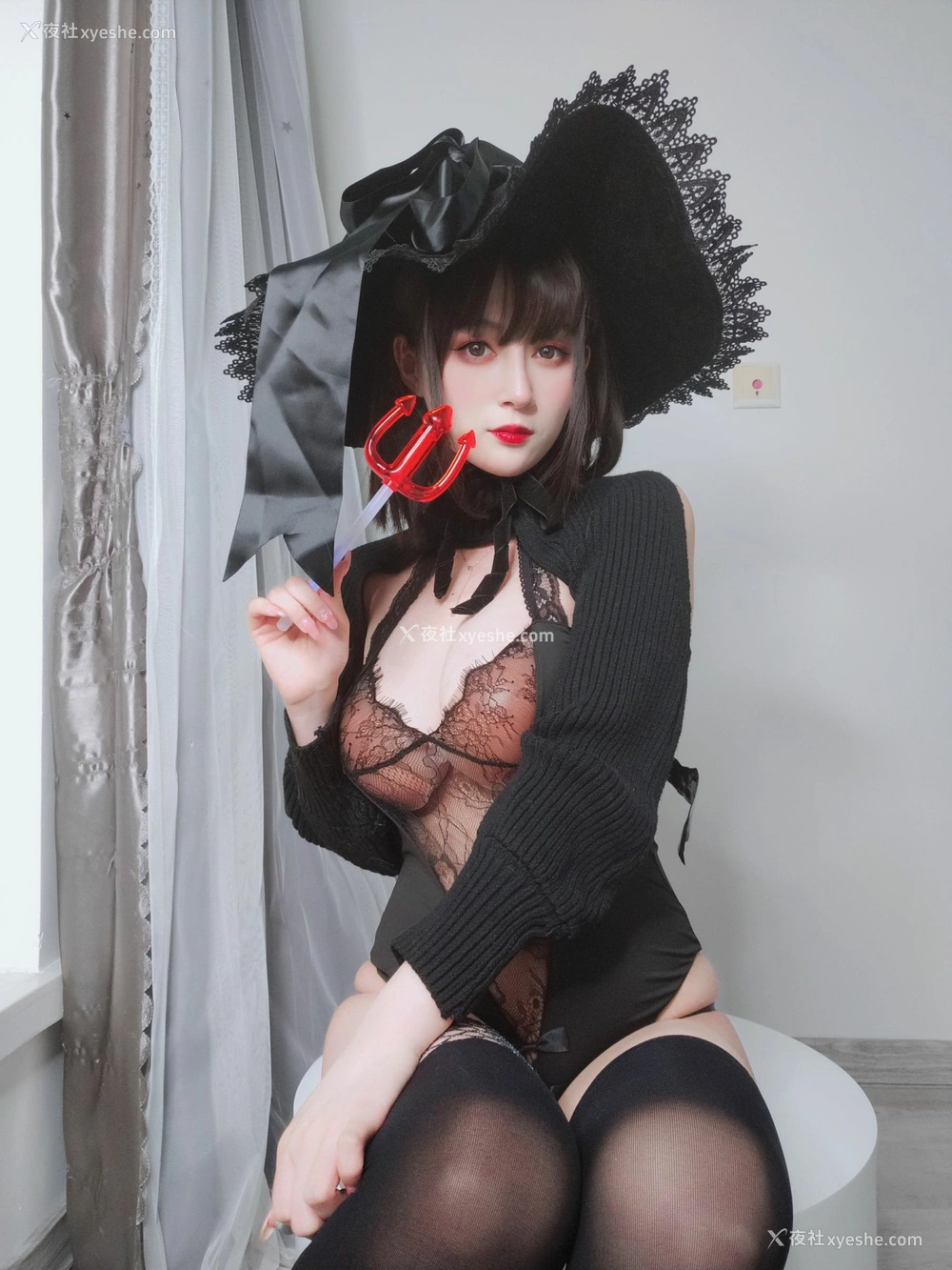 1P - Coser小姐姐白银 – 柴郡魔女