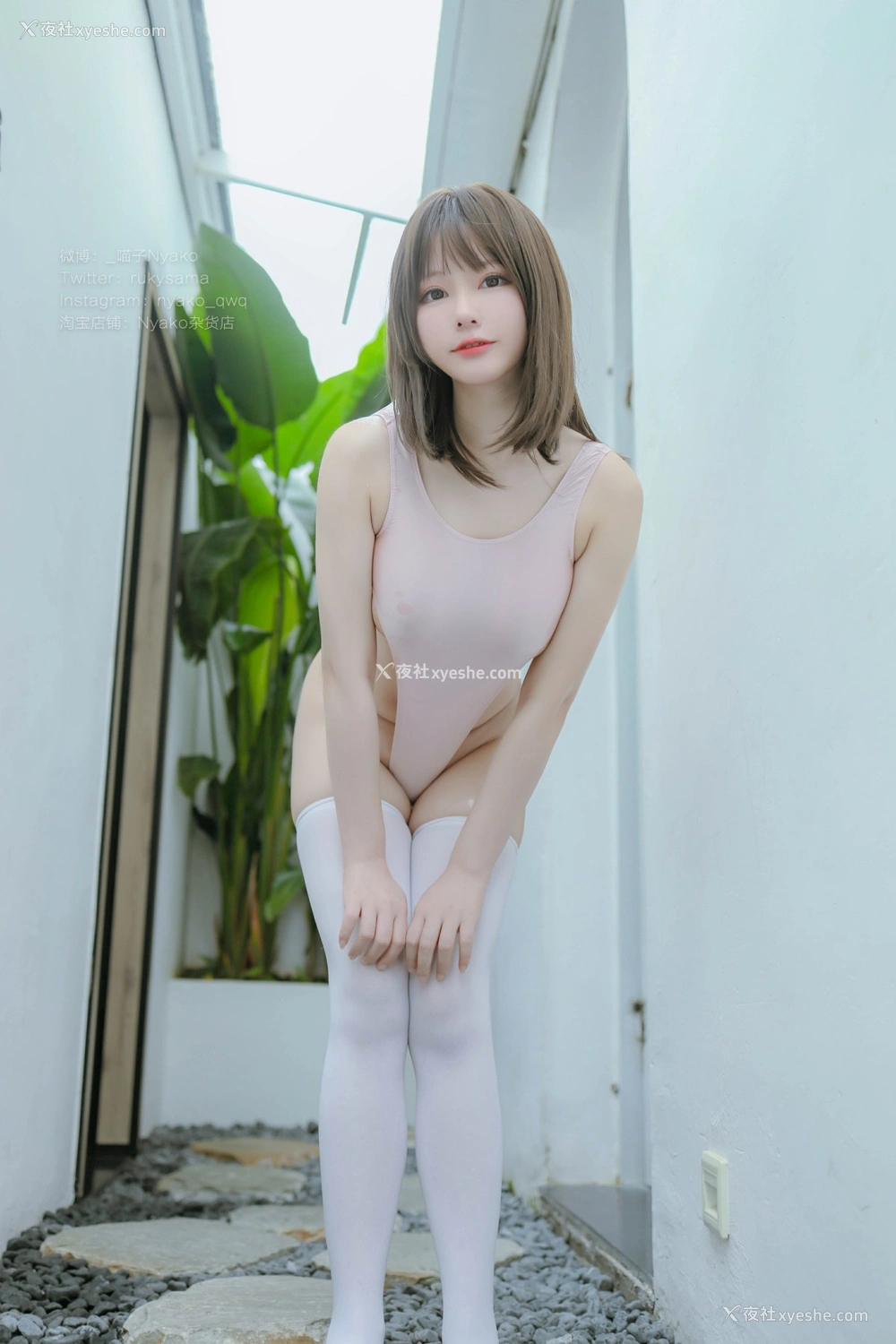 1P - Nyako喵子 – 粉色高叉竞泳