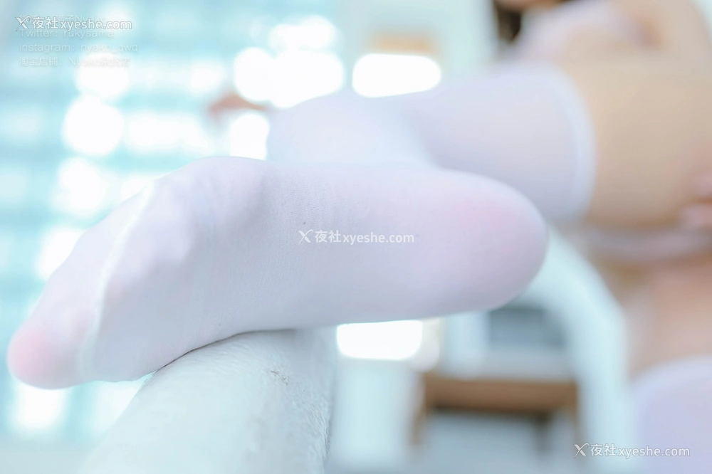 1P - Nyako喵子 – 粉色高叉竞泳