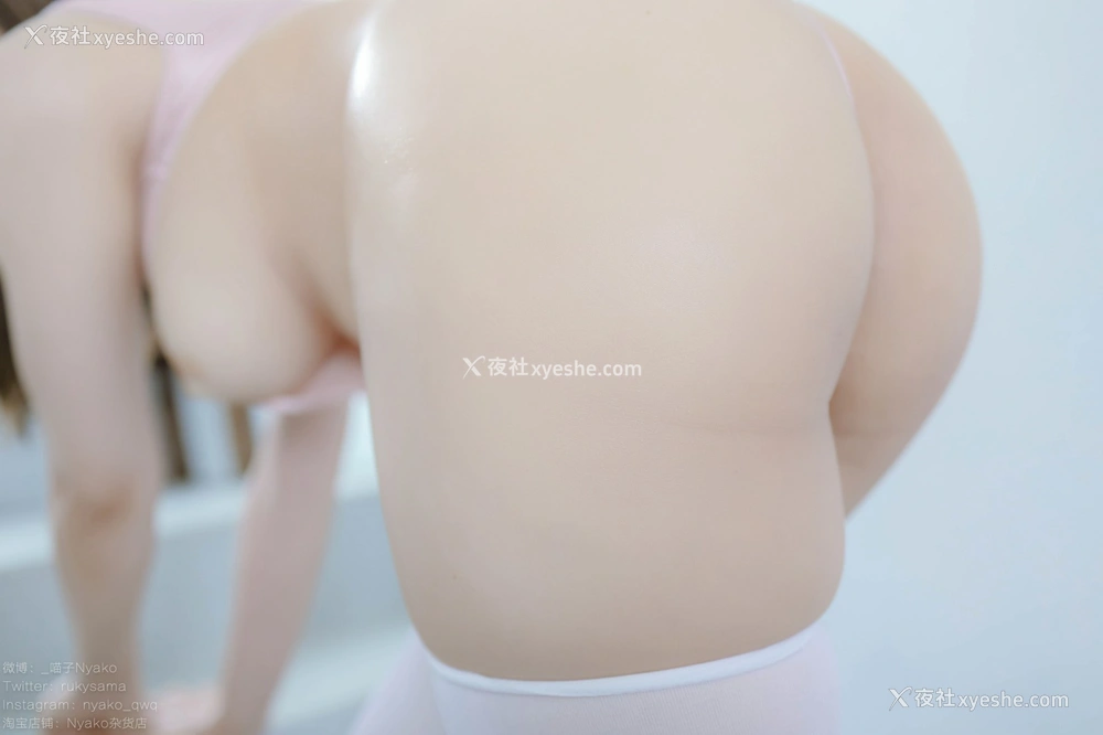 1P - Nyako喵子 – 粉色高叉竞泳