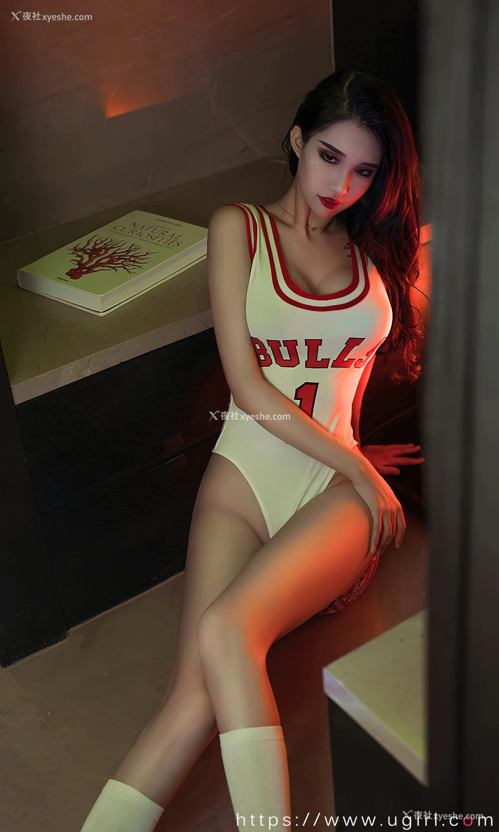 1P - [Ugirls尤果网]爱尤物专辑 No.2364 葛征Model 运动夜