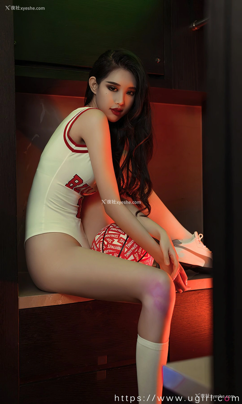 1P - [Ugirls尤果网]爱尤物专辑 No.2364 葛征Model 运动夜