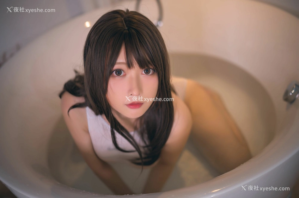 1P - 念念_D – 白色竞泳