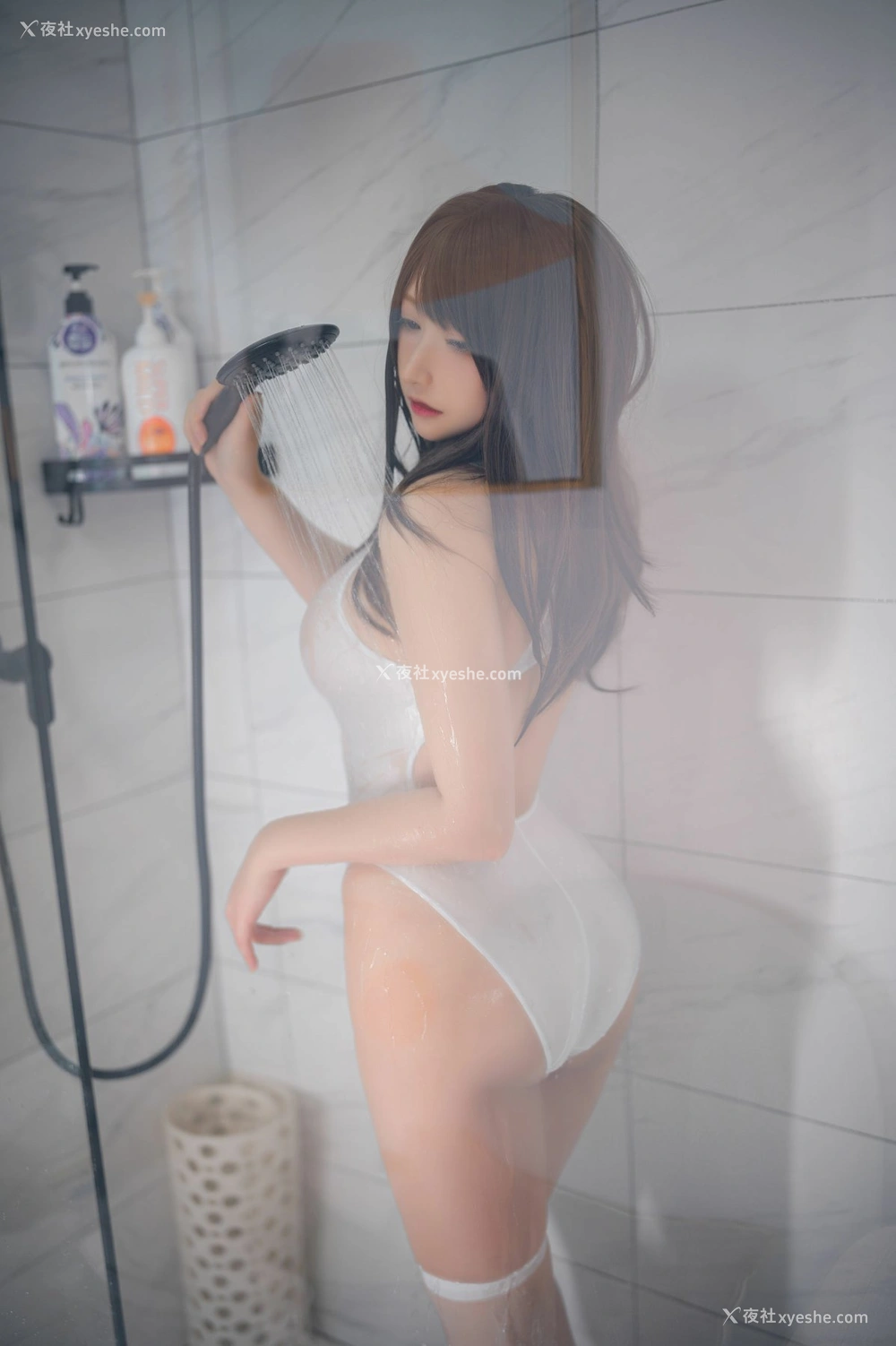 1P - 念念_D – 白色竞泳