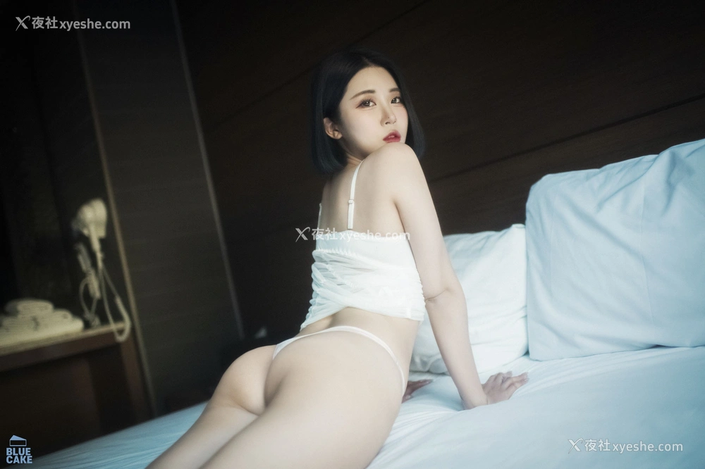 1P - [BLUECAKE] Bomi – Secret