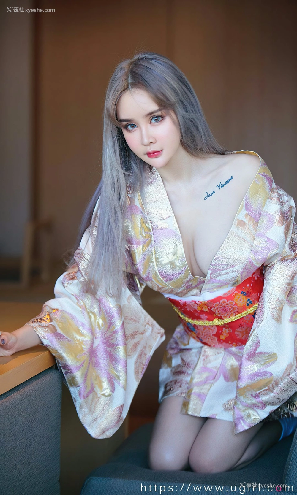1P - [Ugirls尤果网]爱尤物专辑 No.2441 青树 枫最红时