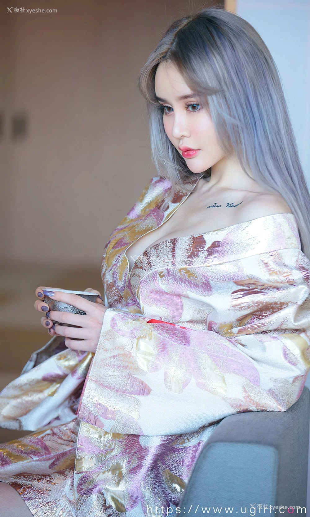 1P - [Ugirls尤果网]爱尤物专辑 No.2441 青树 枫最红时