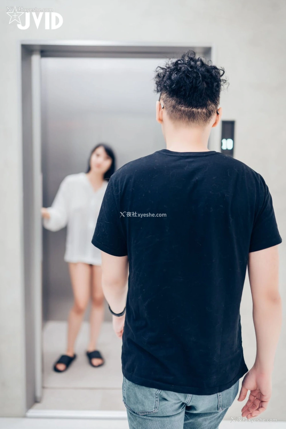 1P - 乐乐《电梯紧急停止 绝顶高潮》