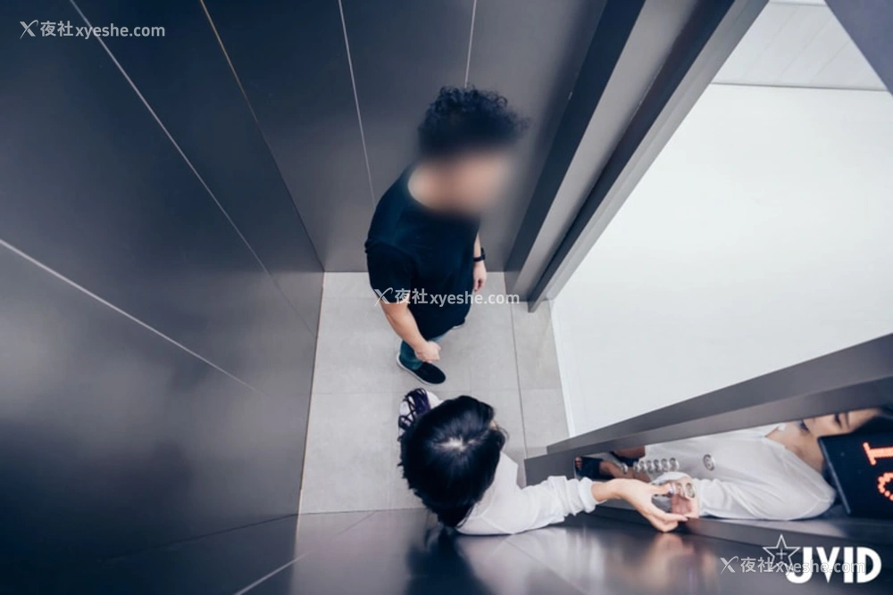 1P - 乐乐《电梯紧急停止 绝顶高潮》