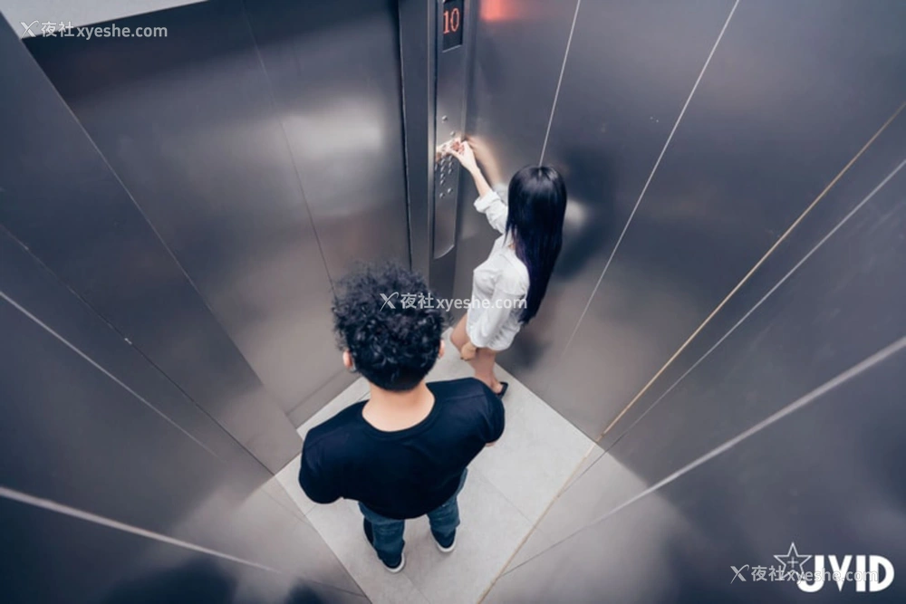 1P - 乐乐《电梯紧急停止 绝顶高潮》
