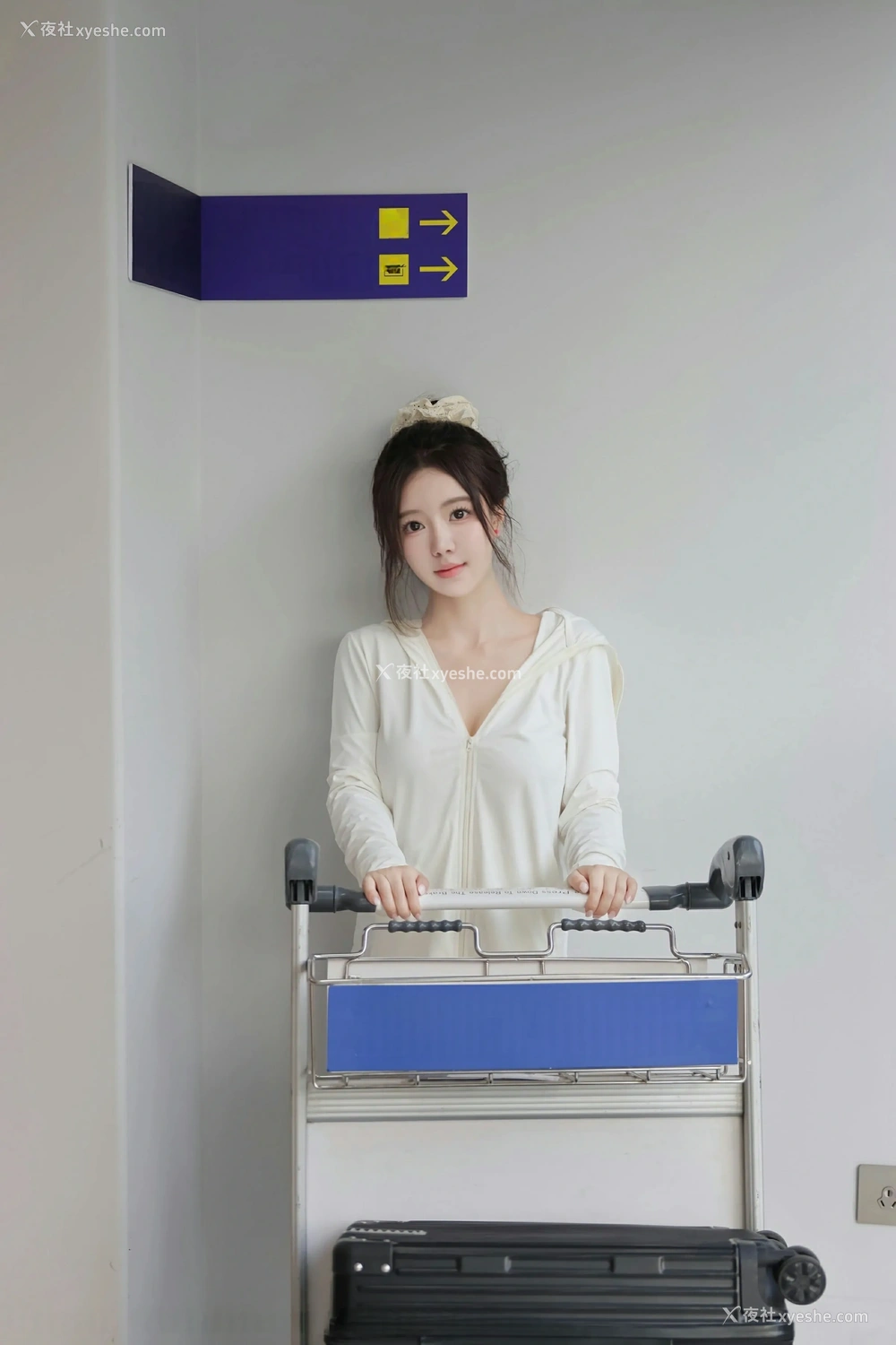 1P - [XiuRen秀人网] No.9559 小薯条nienie