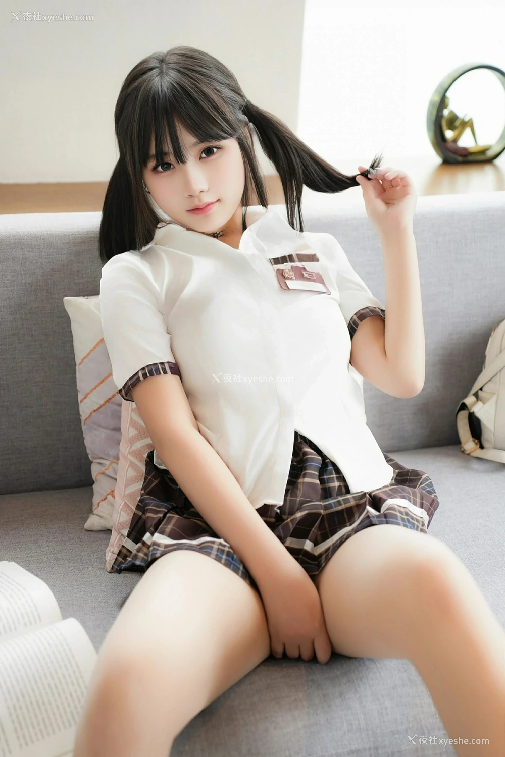1P - [XiuRen秀人网] No.9573 姚若兮vay
