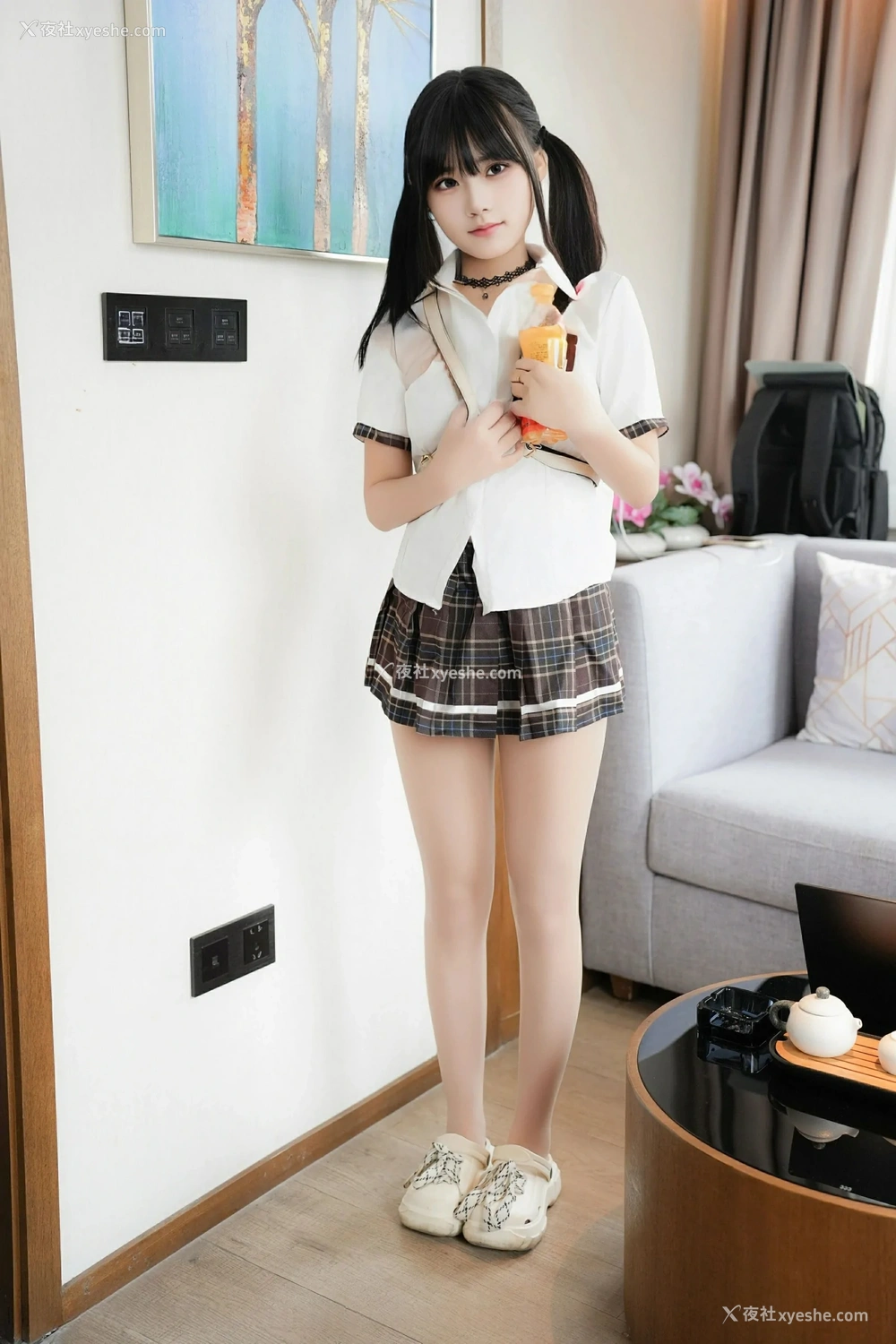 1P - [XiuRen秀人网] No.9573 姚若兮vay