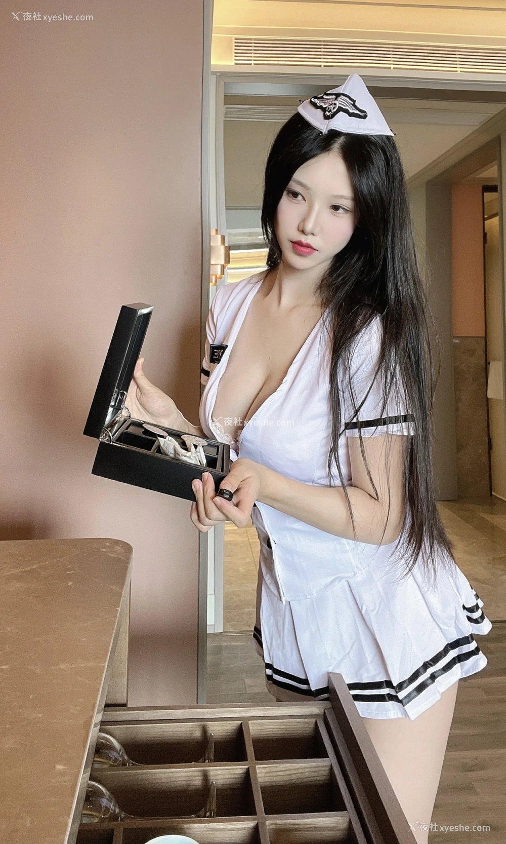 1P - 抖娘利世 – 制服诱惑