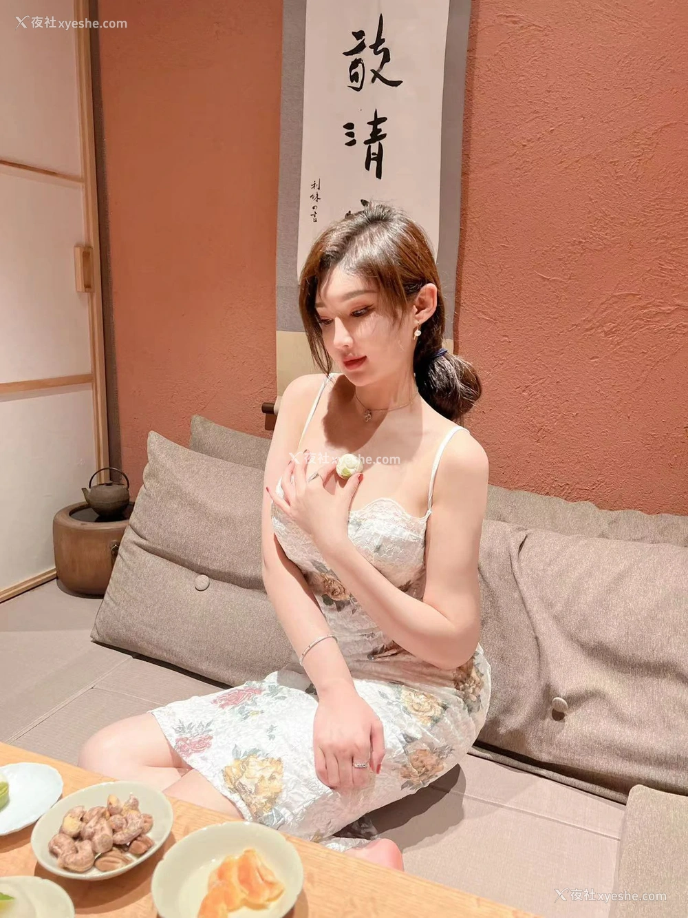 1P - 【微-密】周妍希-与喵玩耍