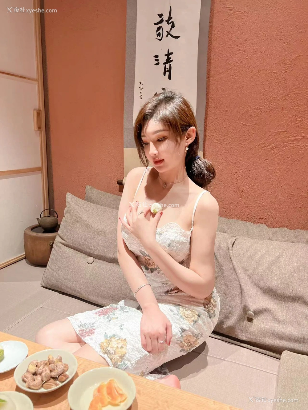 1P - 【微-密】周妍希-与喵玩耍