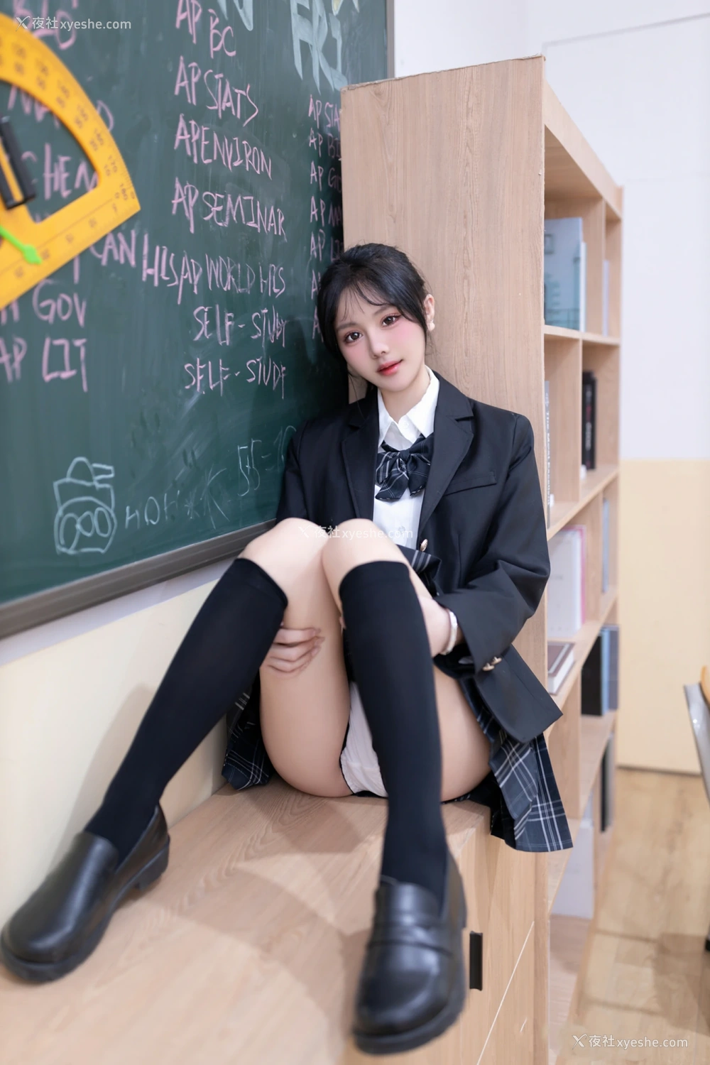 1P - xiuren秀人网福利幼幼大尺度内部私购教室调教