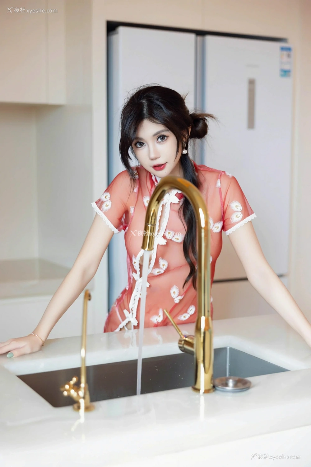 1P - [XiuRen秀人网] No.9529 绮里嘉ula