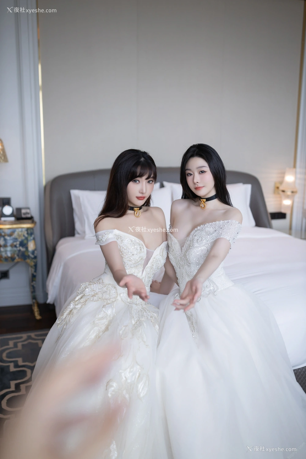 1P - xiuren秀人网福利陆萱萱&是小逗逗大尺度内部私购双人婚纱