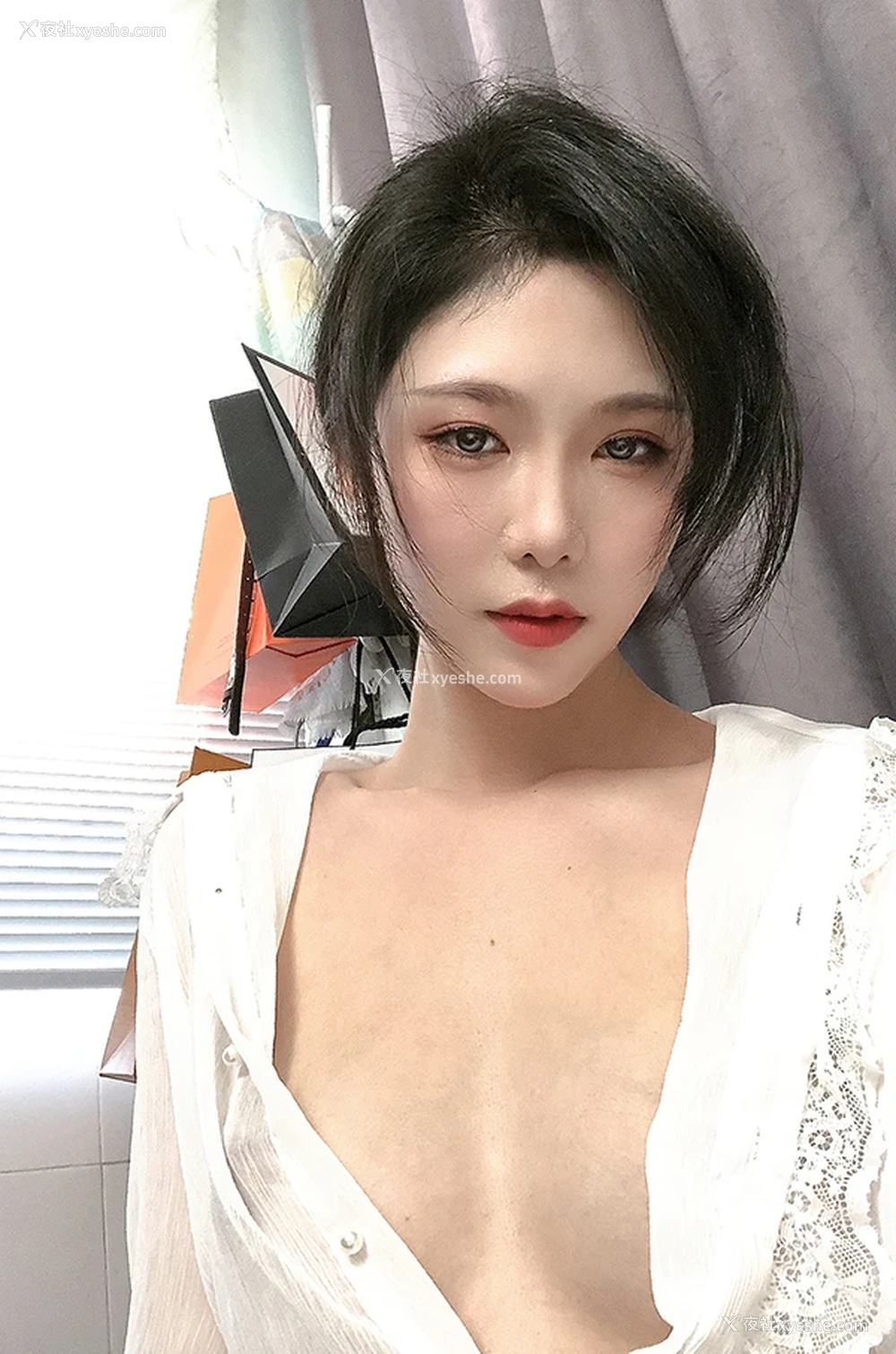 1P - 网红美女抖娘利世透视雪纺凸点若隐若现