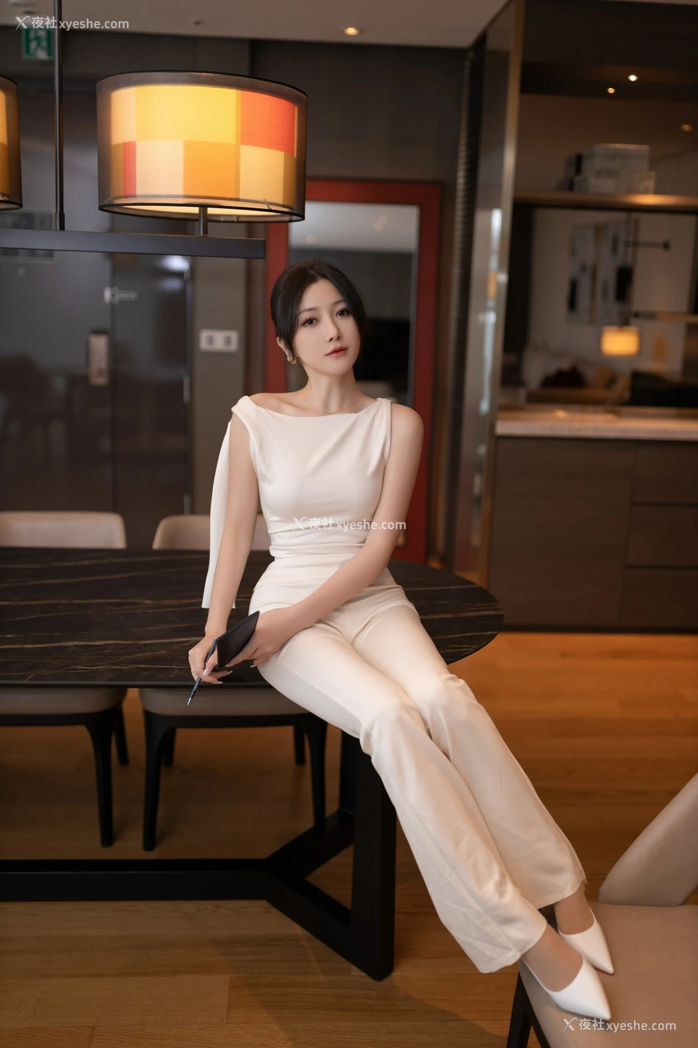 1P - xiuren秀人网福利鱼子酱Fish大尺度内部私购职场女人