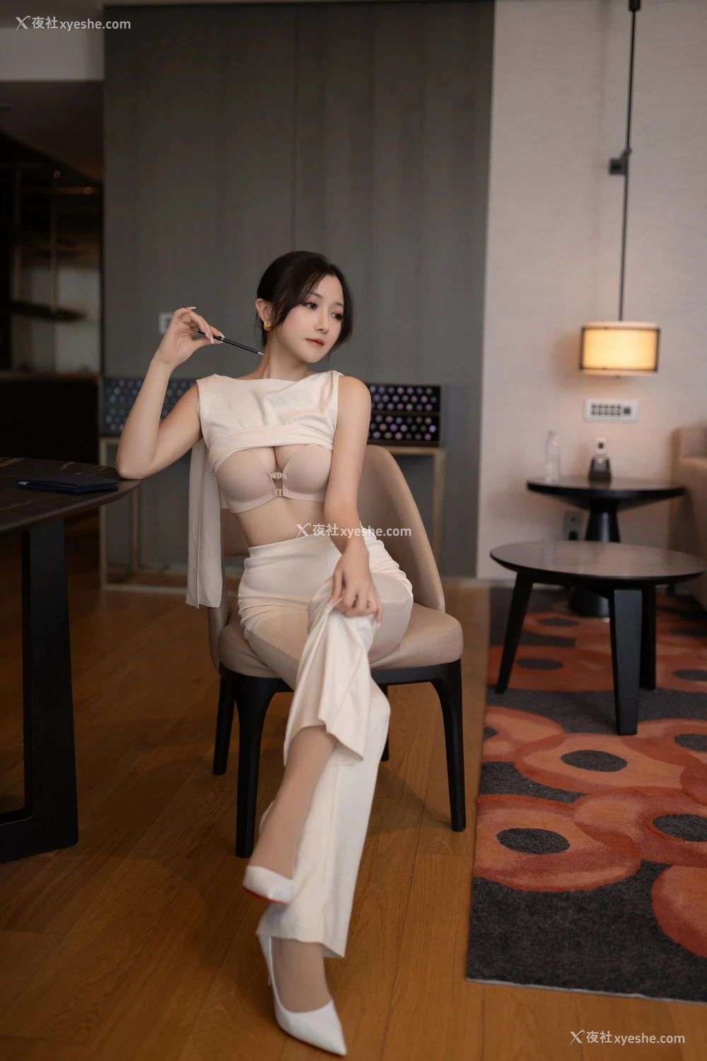 1P - xiuren秀人网福利鱼子酱Fish大尺度内部私购职场女人