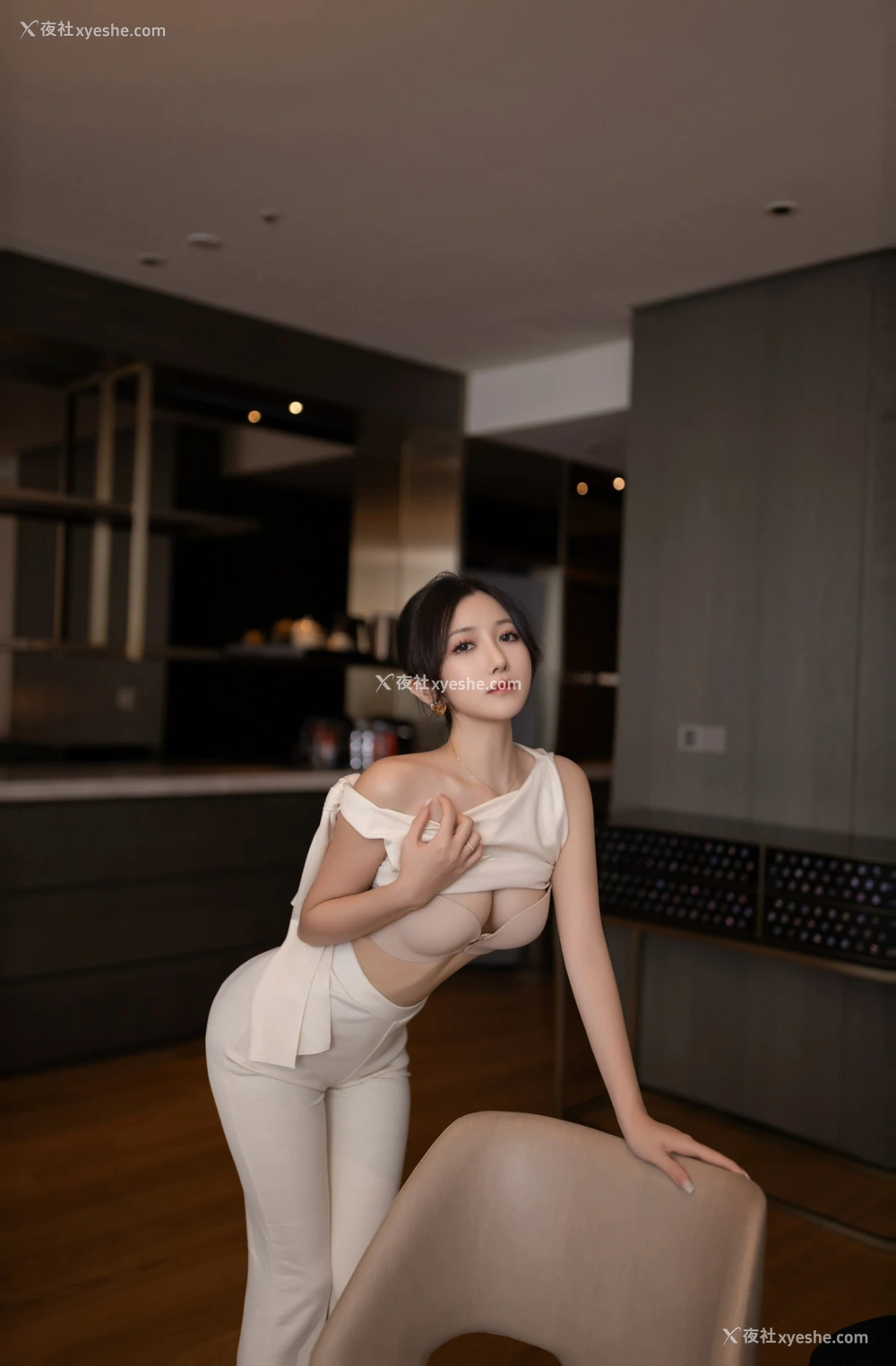 1P - xiuren秀人网福利鱼子酱Fish大尺度内部私购职场女人