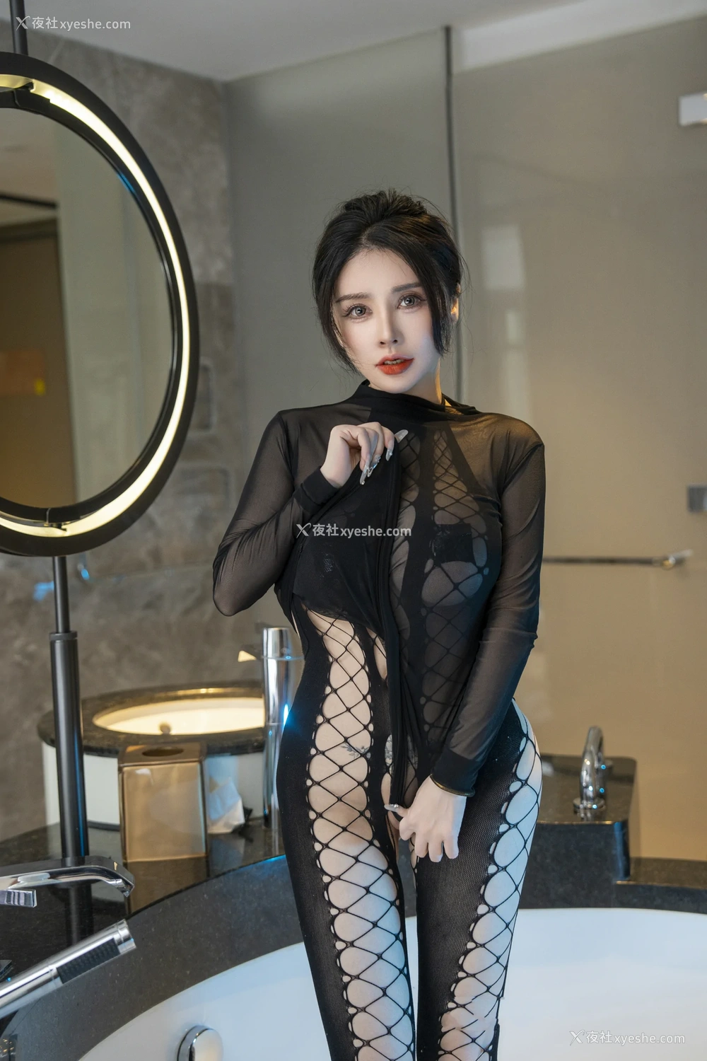 1P - xiuren秀人网福利潘娇娇大尺度私拍写真浴池诱惑