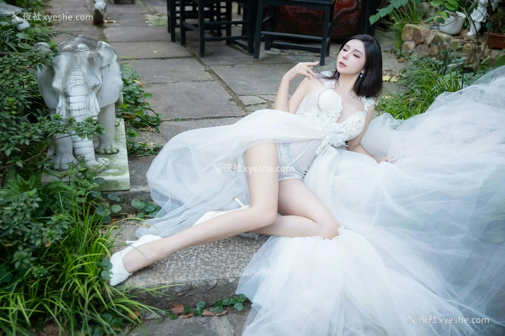 1P - [XiuRen秀人网] No.9552 小蛮妖Yummy
